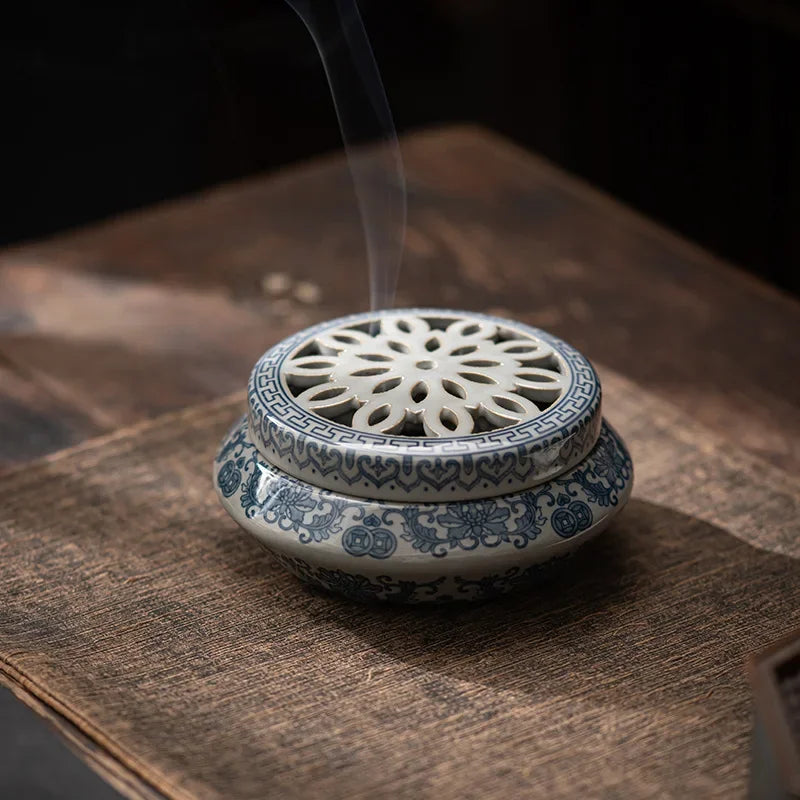 【美しい藤花紋をあしらった、伝統的な仿古青花香炉】中国お香 香炉 陶器 お香立て 癒し 瞑想 ヨガ リラックス ギフト