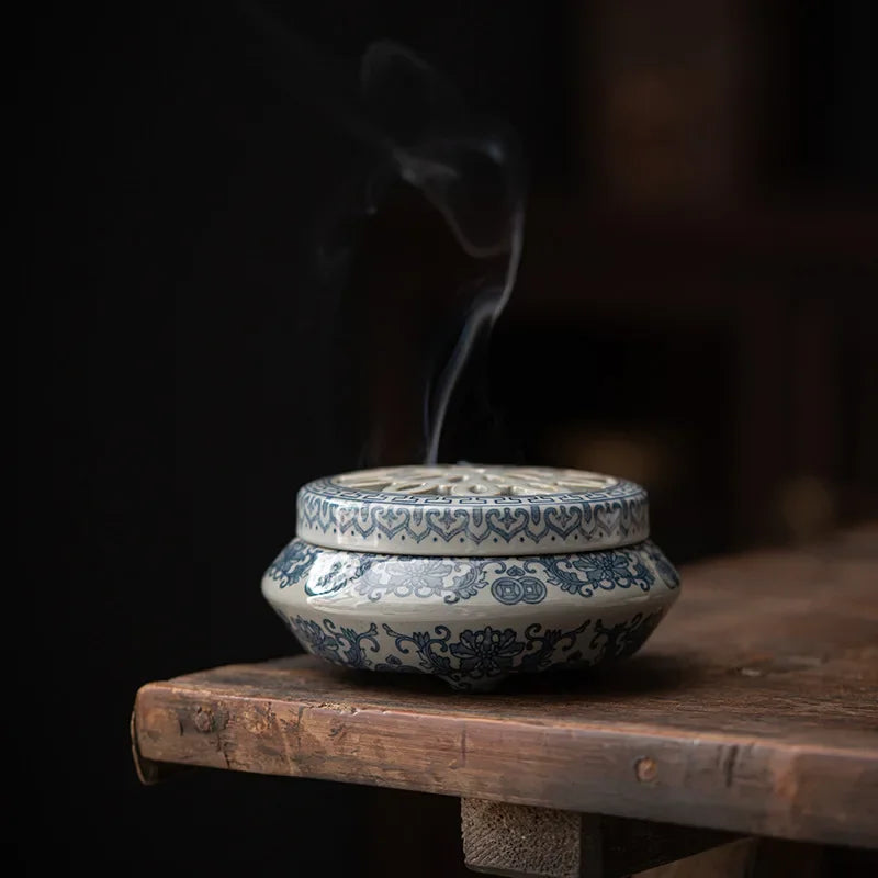 【美しい藤花紋をあしらった、伝統的な仿古青花香炉】中国お香 香炉 陶器 お香立て 癒し 瞑想 ヨガ リラックス ギフト