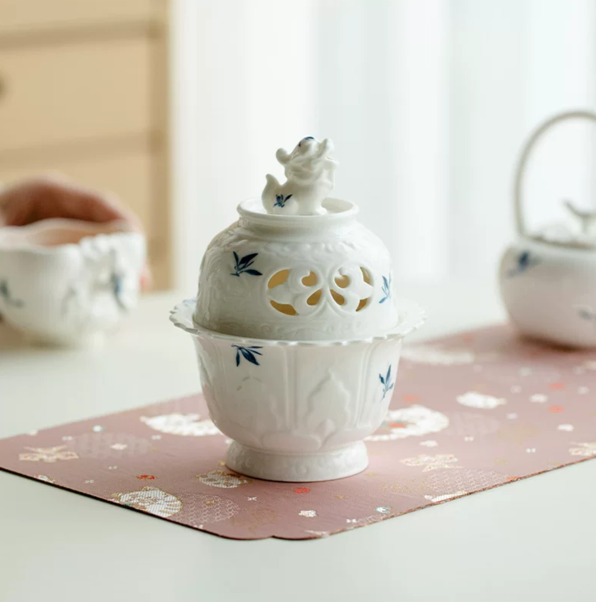 【瑞獅｜手描き白磁香炉】蘭花文様　中国お香 香炉 陶器　お香立て 癒し 瞑想 ヨガ リラックス ギフト